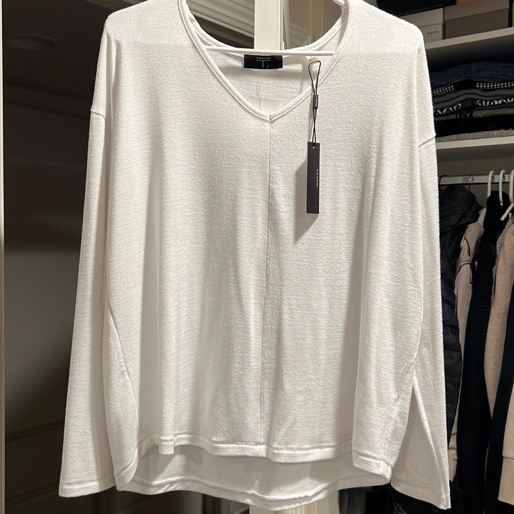 TAHARI WHITE SWEATER